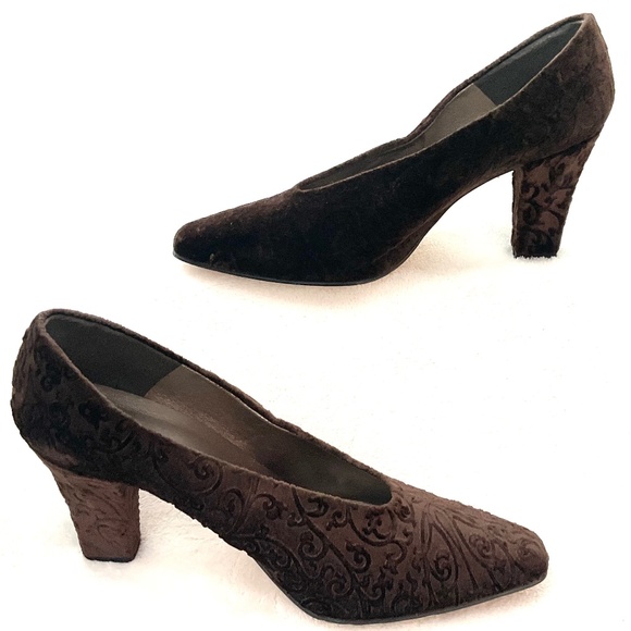 BROWN MARGARET J VINTAGE FLORAL VELVET BLOCK HEEL PUMPS SZIE 8 - Picture 2 of 14